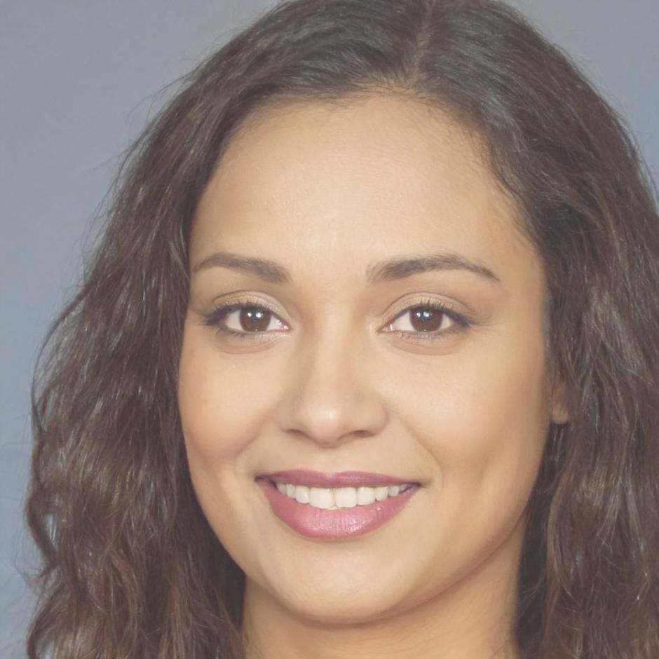 Portrait d'Émeline, cliente satisfaite de nos services de planification financière